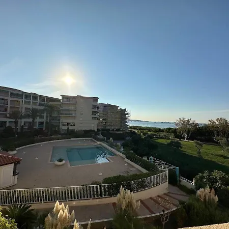 1 Vue Piscine Parking * Golfe-Juan