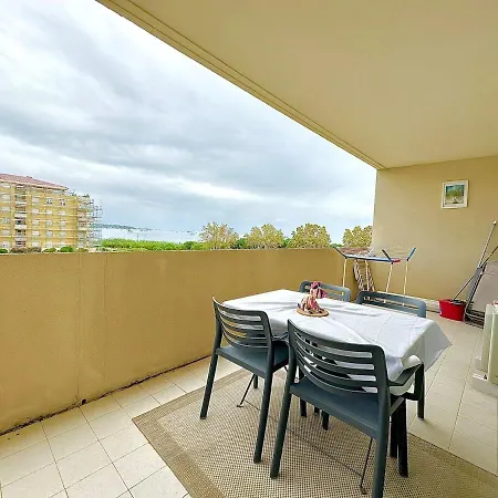 1 Vue Piscine Parking * Golfe-Juan