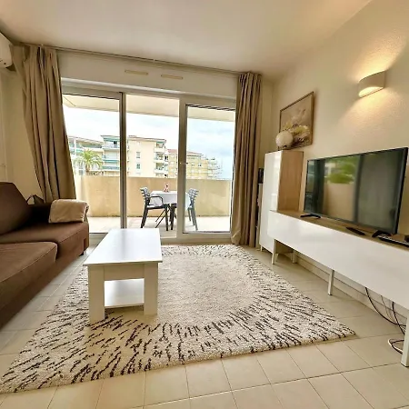 1 Vue Piscine Parking * Golfe-Juan