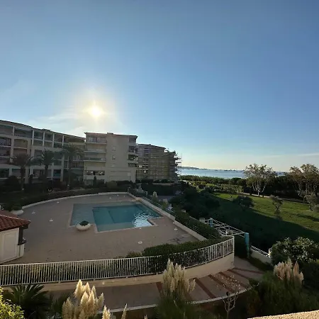 1 Vue Piscine Parking Golfe-Juan
